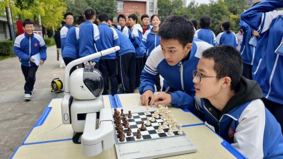 科普进校园点燃创新火花——中国科学院西安分院助力咸阳市实验中学2025年科技文化艺术节