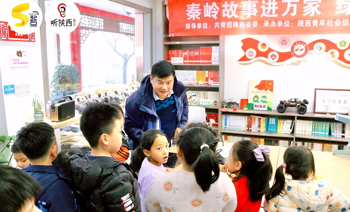 斜杠青年王琪 与新时代同向同行